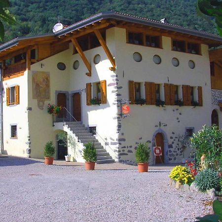 Locanda Borgo Chiese Castel Condino Bagian luar foto