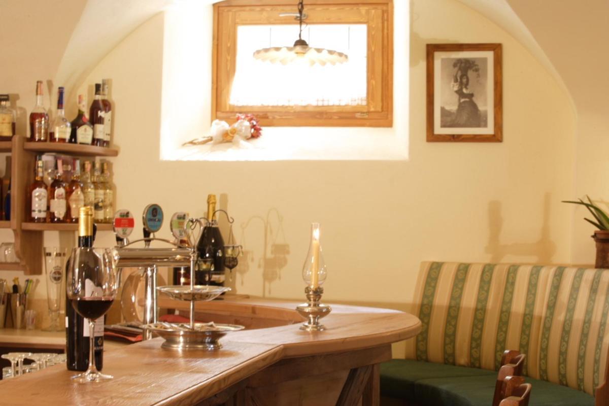 Locanda Borgo Chiese Castel Condino Bagian luar foto